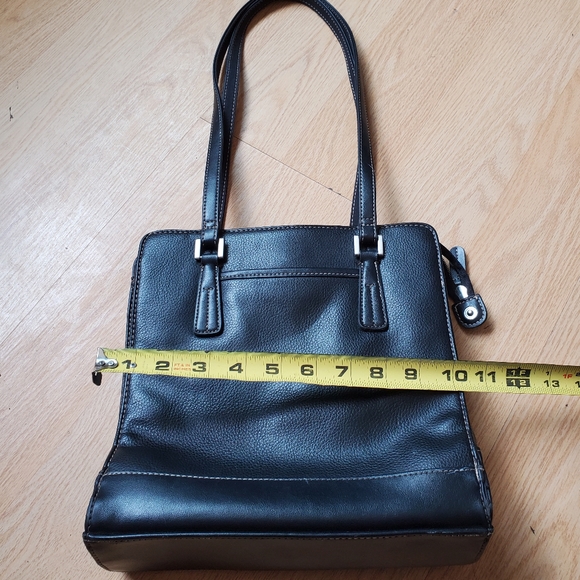 Shop liz claiborne hobo bag Outlet This Liz Claiborne shoulder bag is a stylish